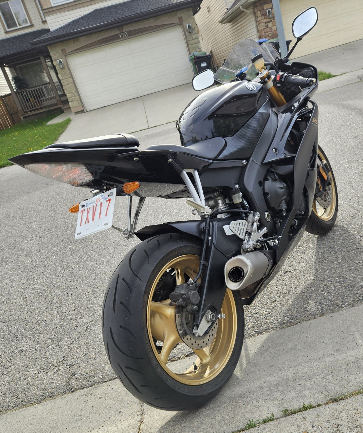 Yamaha YZF-R6 Motorcycle - Black and Gold - photo 3