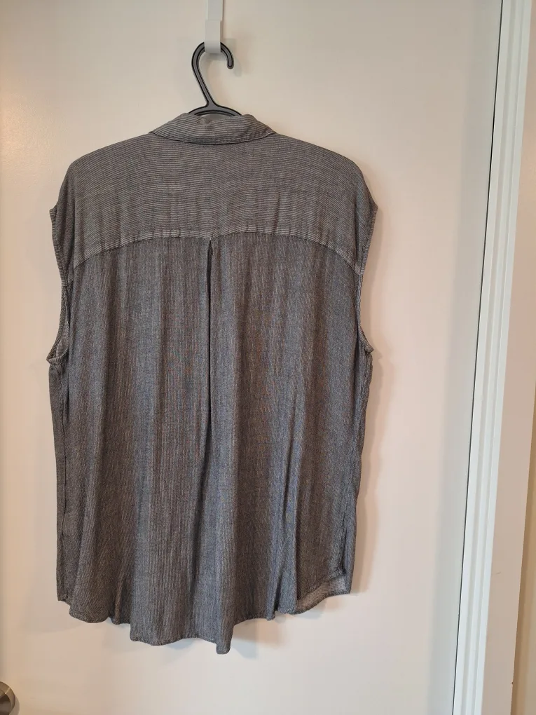 Reitmans XL Sleeveless Blouse image indicator(2)