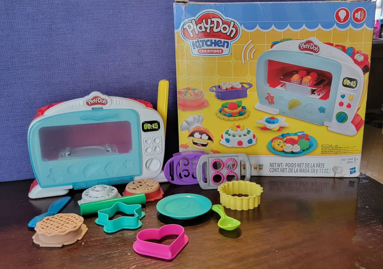 Play-Doh Kitchen Oven Set thumbnail