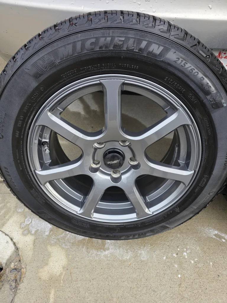 Michelin X-Ice Snow Tires on Rims - 215/60 R16 image indicator(3)