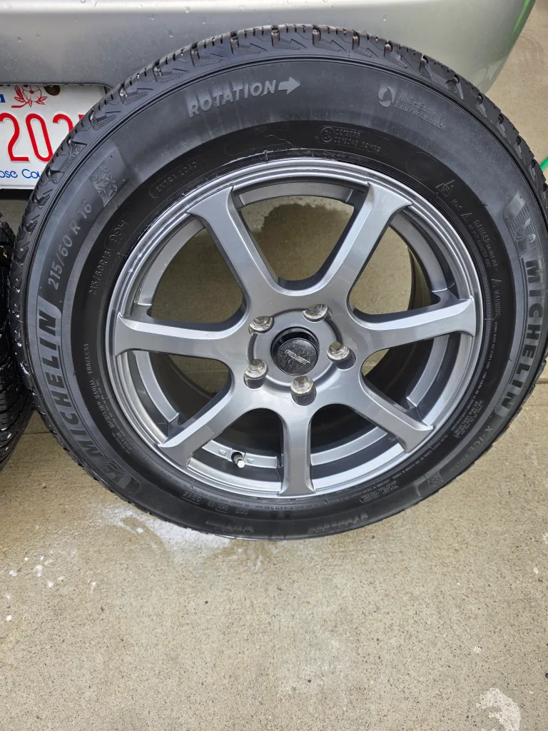 Michelin X-Ice Snow Tires on Rims - 215/60 R16 image indicator(4)