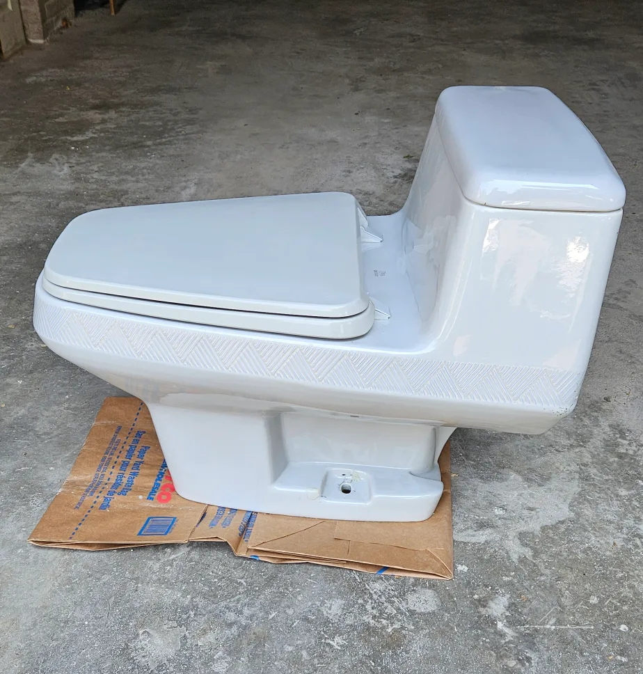 Free Fancy Toilet thumbnail