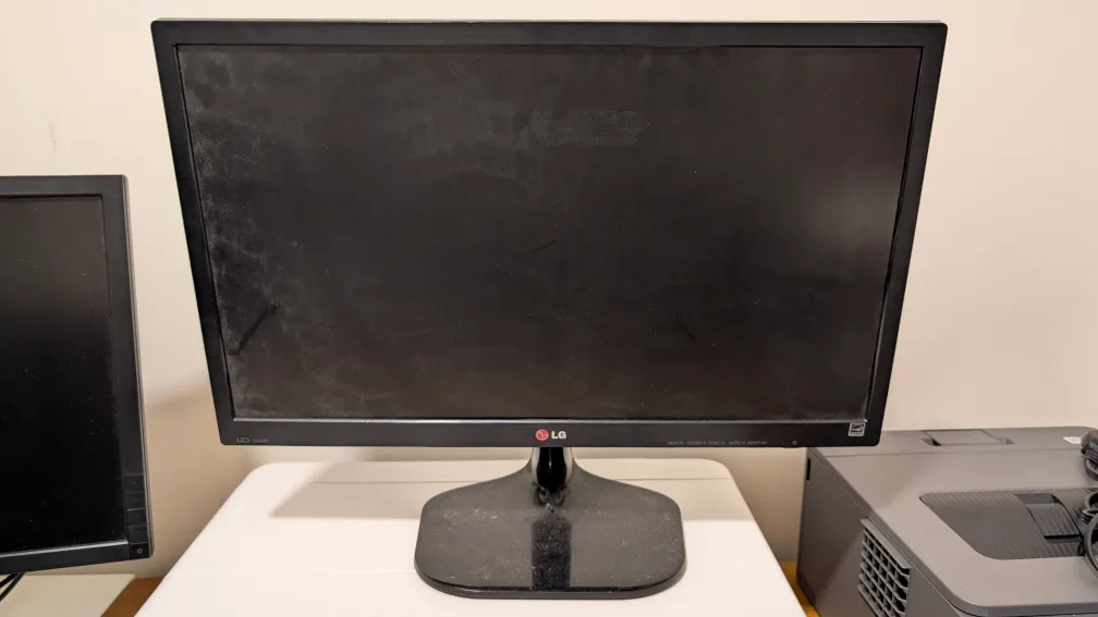 24 inch LG LED Monitor thumbnail
