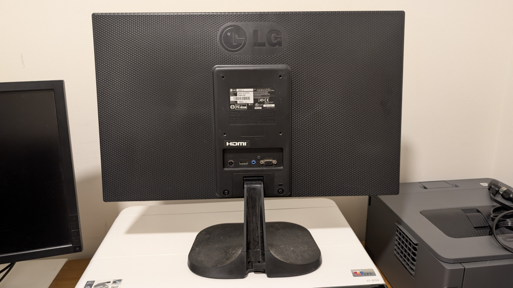 24 inch LG LED Monitor - photo 3