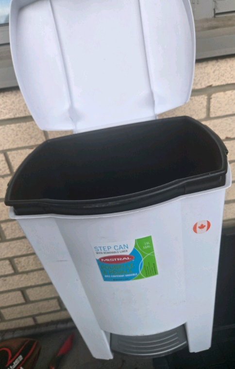 Mistral Step Can - 7.5L / 2 Gal