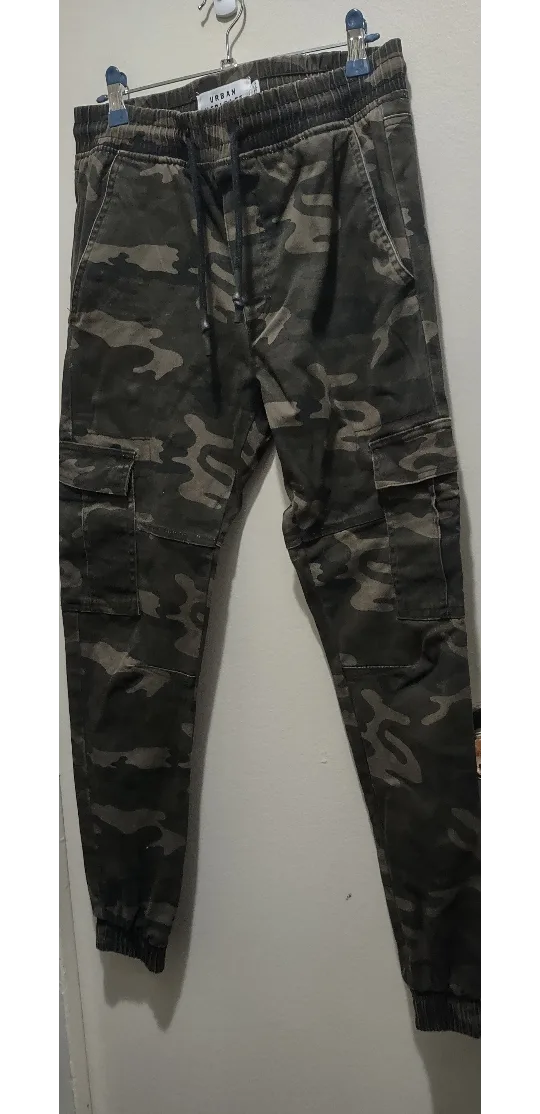 Urban Heritage XS Camo Joggers & Zara summer knit thumbnail