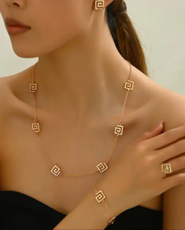 Gold Tone Jewelry Set thumbnail