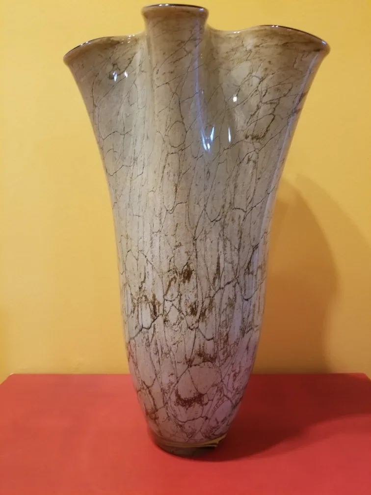 Decorative Beige and Brown Vase image indicator(4)