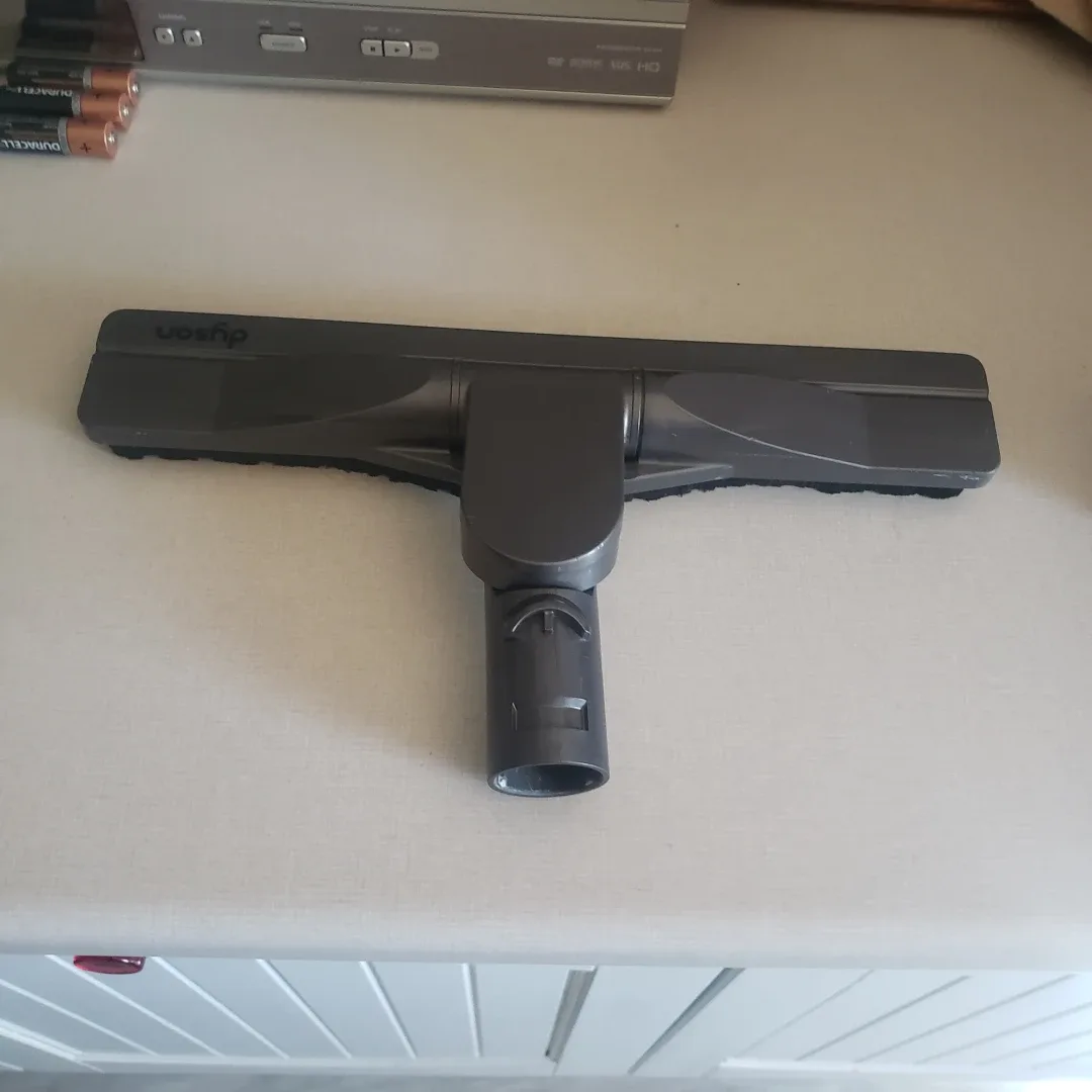 Dyson articulating hard floor brush tool image indicator(2)