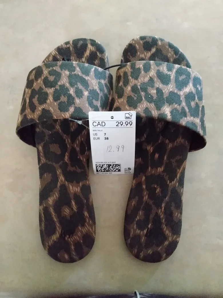Puma Slides - Size 7/8- Leopard Print - New thumbnail
