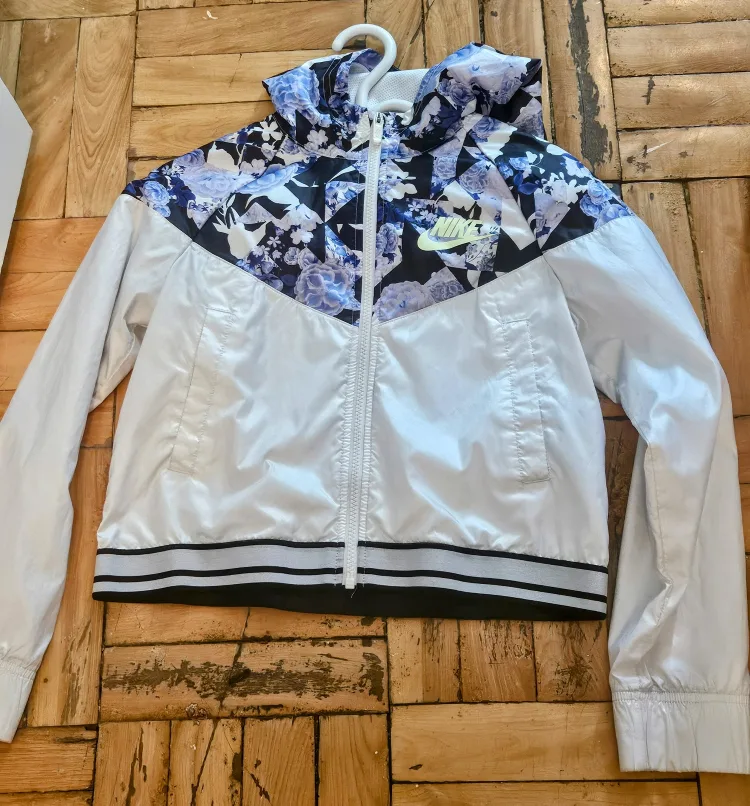 Nike Girls Size Large Windrunner jacket thumbnail