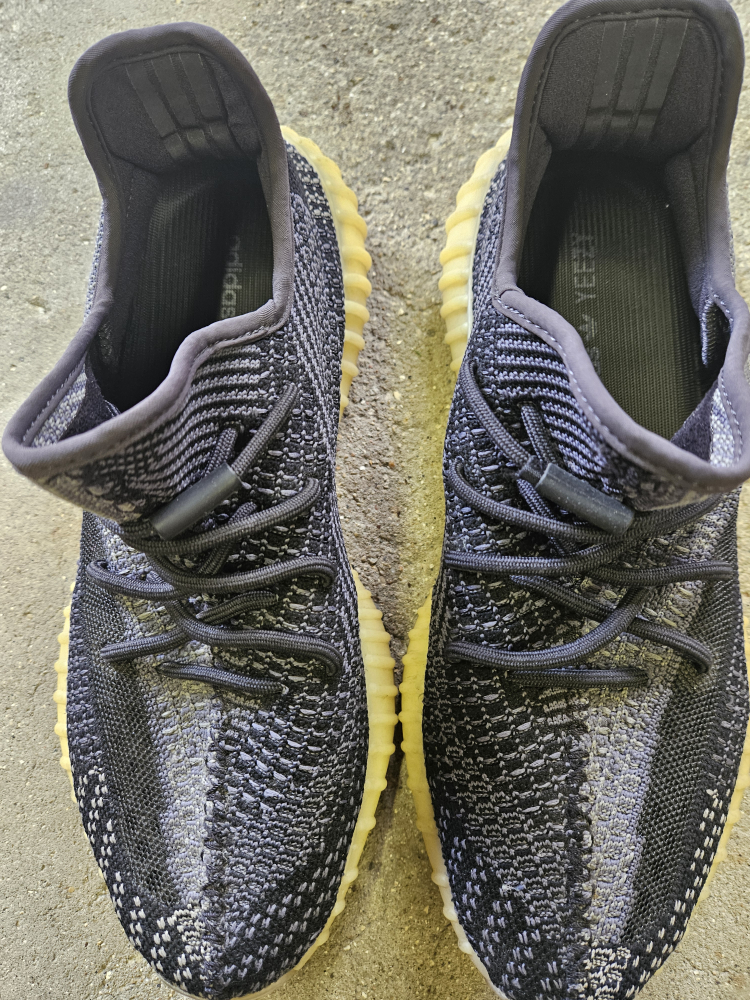 Adidas Yeezy Boost 350 V2 Carbon Beluga