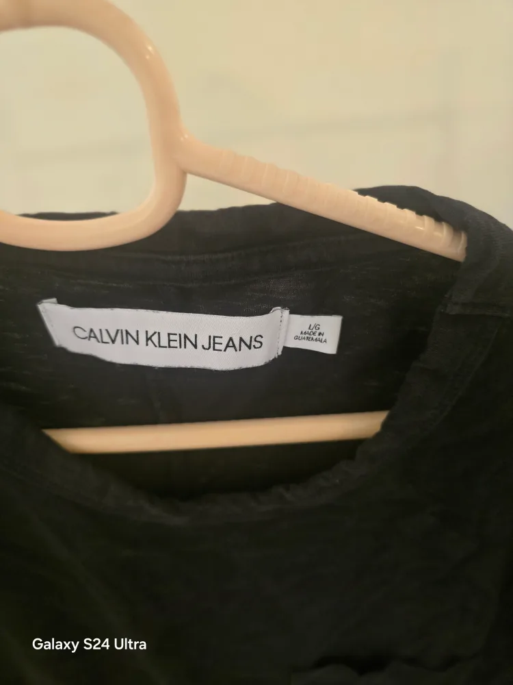 Calvin Klein Jeans Black Tee - Size L image indicator(5)