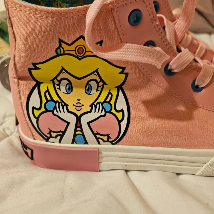 Nintendo Princess Peach Hi Top Sneakers - Size 6 - New! thumbnail