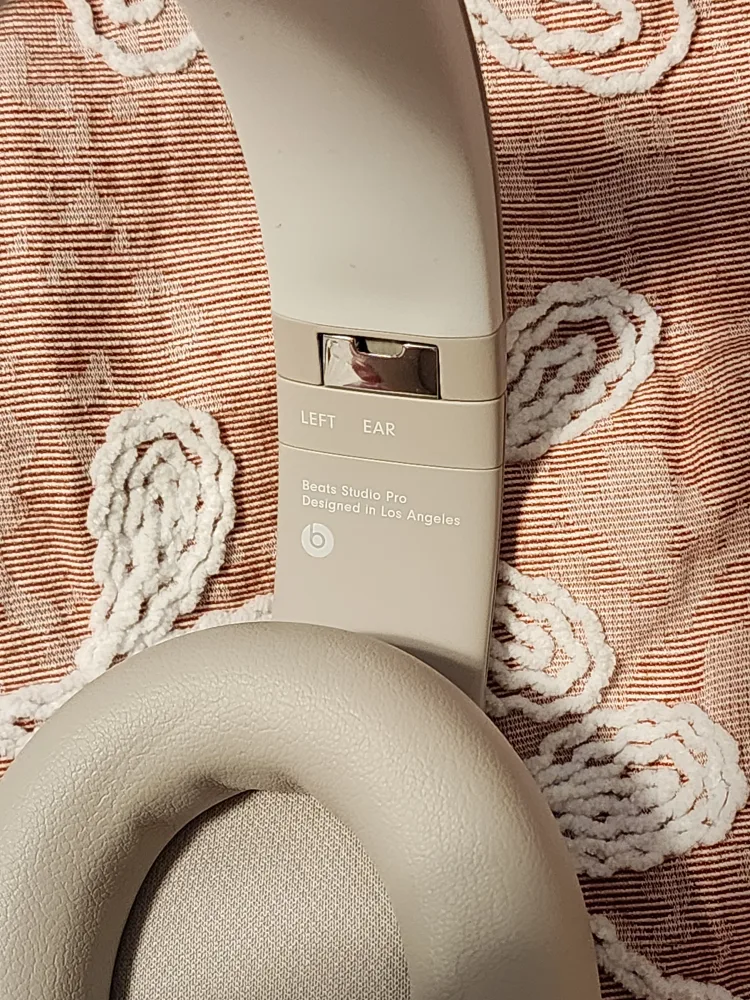 Brand New Beats Studio Pro Bluetooth Headphones image indicator(2)