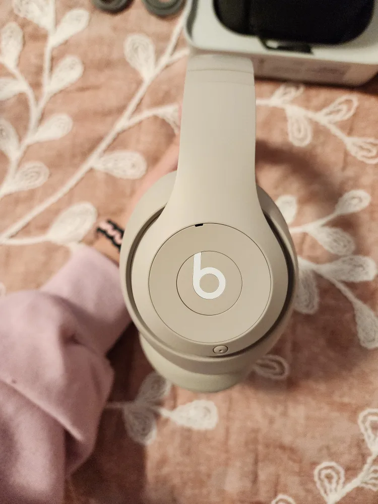 Brand New Beats Studio Pro Bluetooth Headphones image indicator(3)