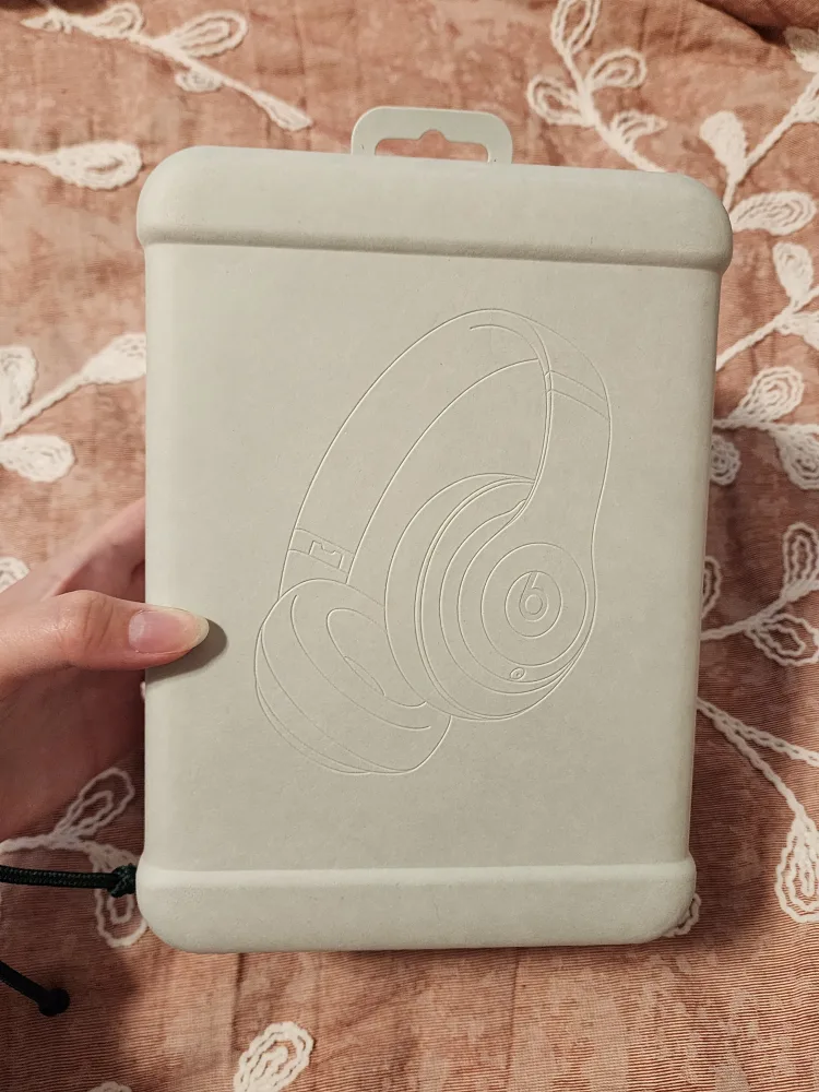 Brand New Beats Studio Pro Bluetooth Headphones image indicator(8)