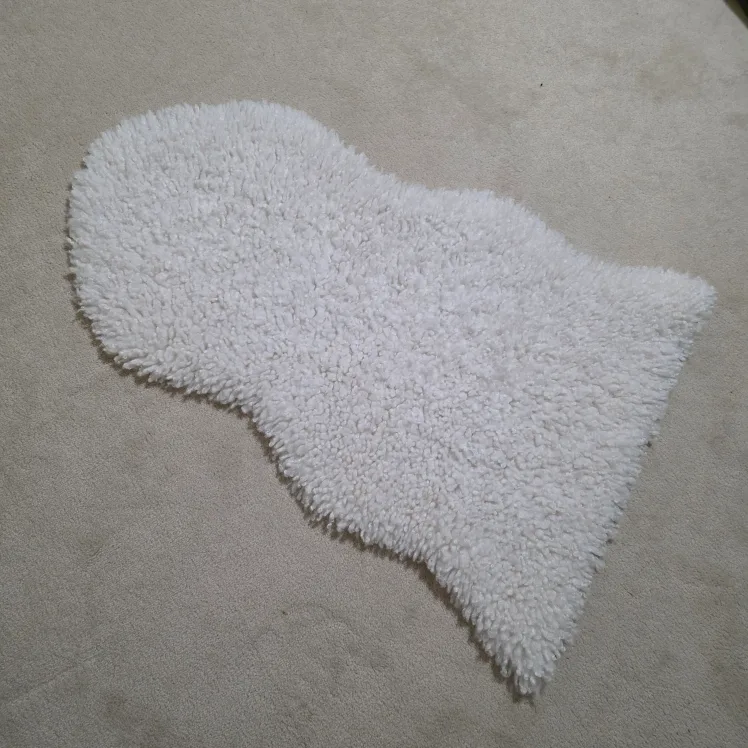White Sheepskin Rug thumbnail