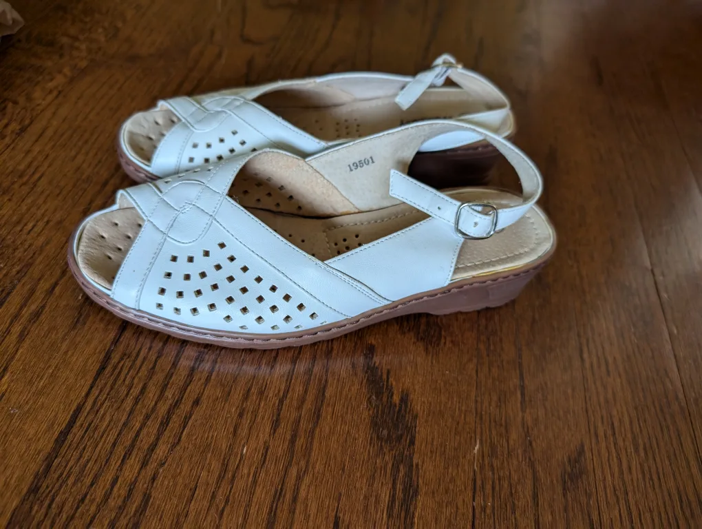 Walk Softly White Leather Sandals - Size 7 thumbnail