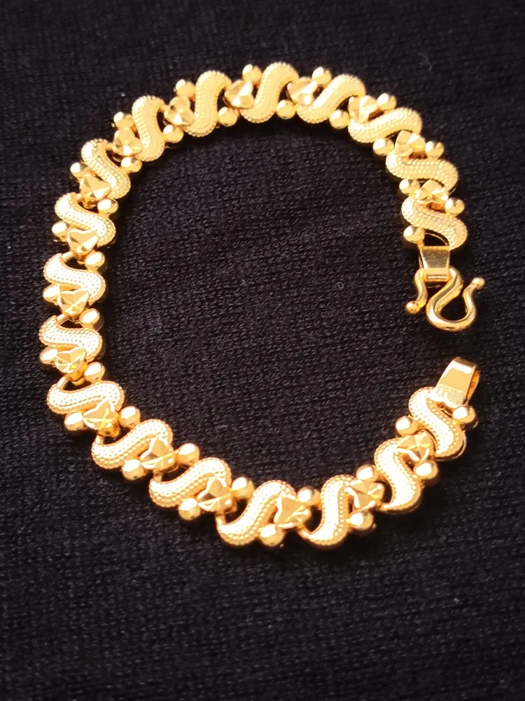 Gold Tone Bracelet thumbnail