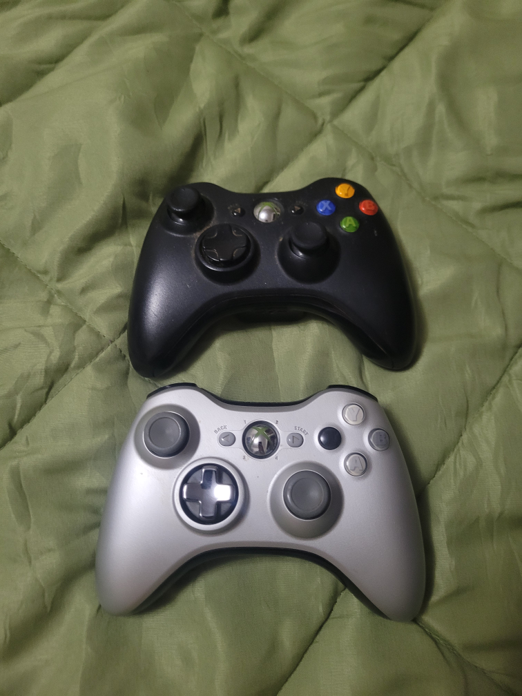 Xbox 360 Wireless Controllers - Black & Silver