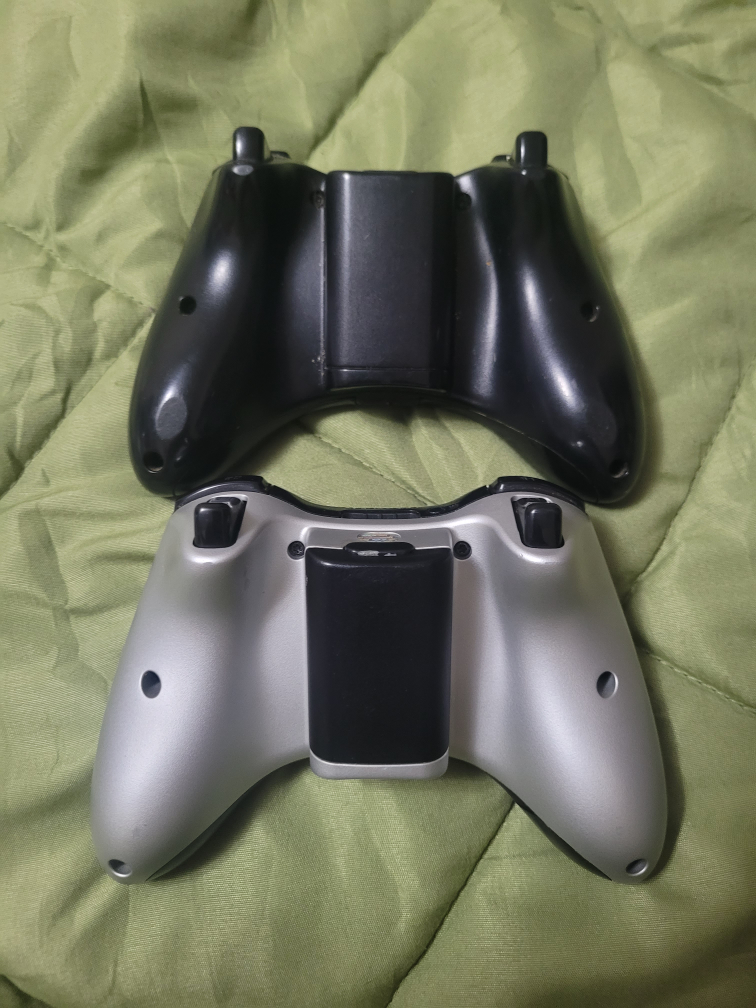 Xbox 360 Wireless Controllers - Black & Silver - photo 2