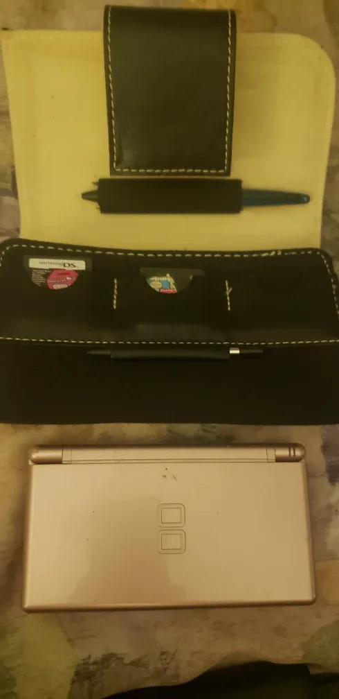 Nintendo DS Lite with Case image indicator(2)