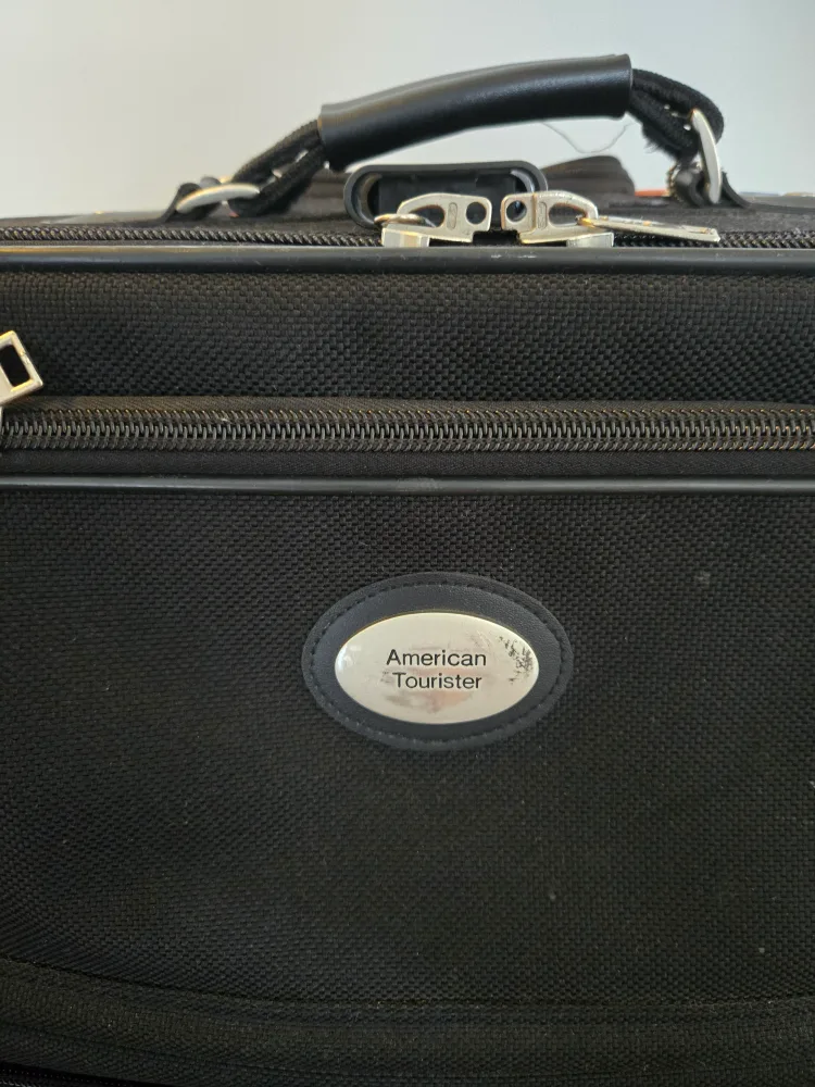 American Tourister Black Luggage Set thumbnail