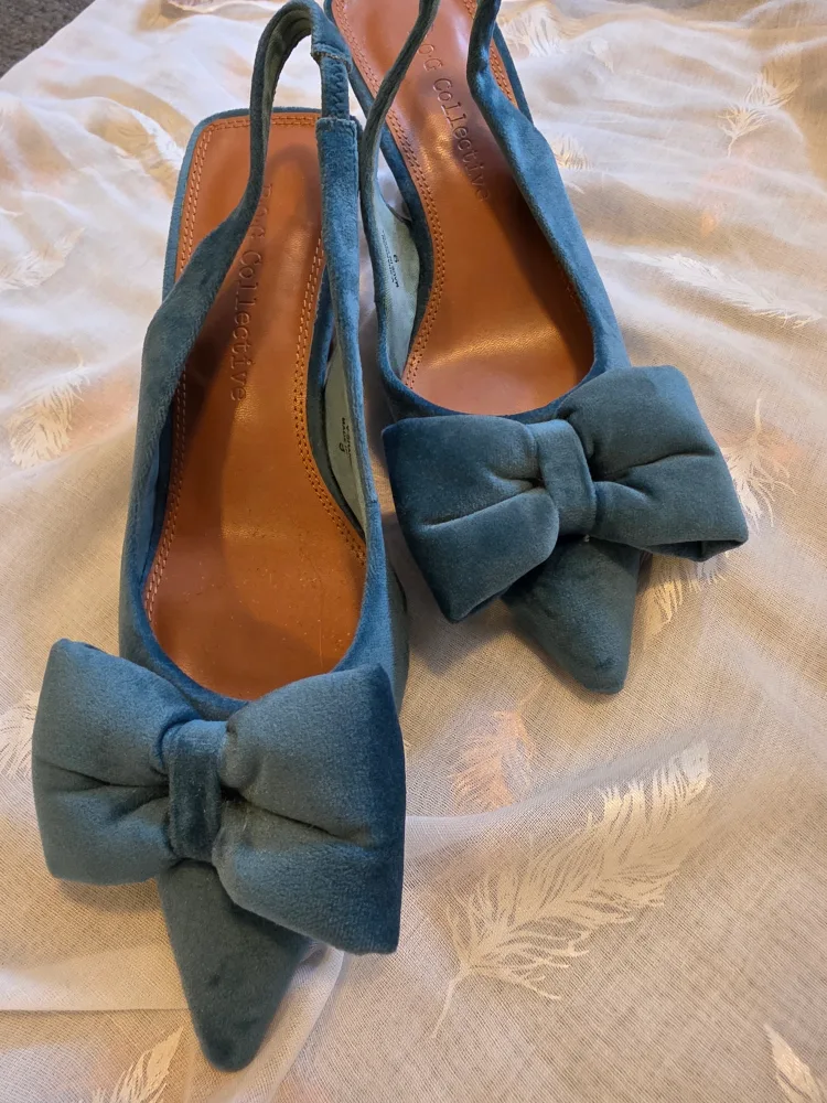 🎀🩷 Size 9 Teal Velvet Faux Suede Slingback Shoes image indicator(3)