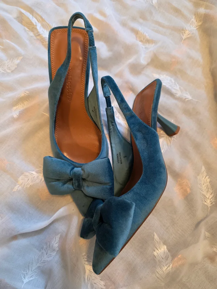 🎀🩷 Size 9 Teal Velvet Faux Suede Slingback Shoes image indicator(4)