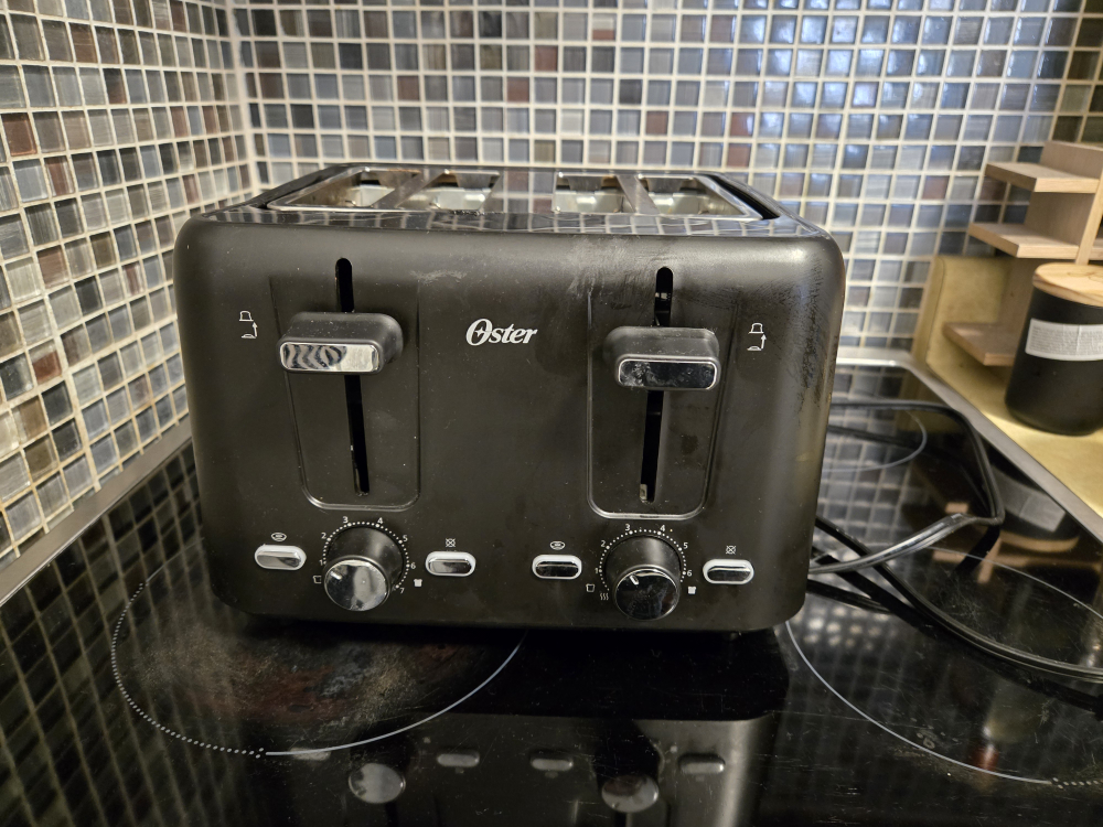 Oster 4-Slice Toaster - Black