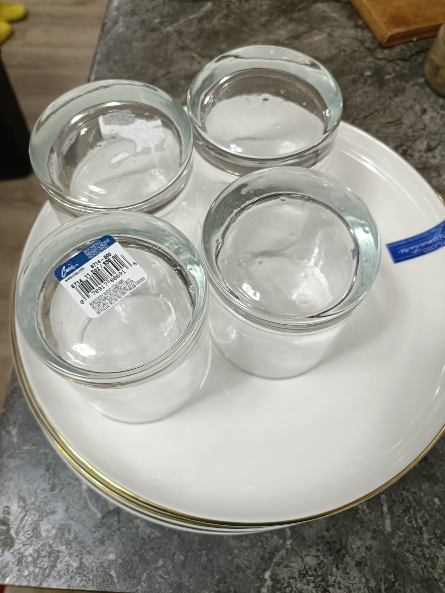 Vibe Glasses, Set of 4 and 6 plate it's new - photo 2