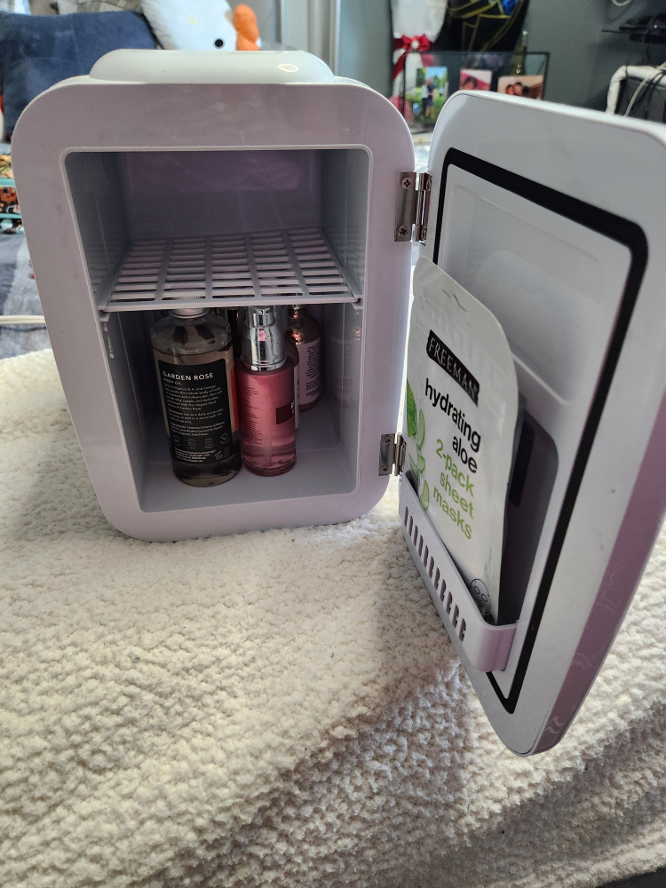 Flawless Mini Beauty Fridge - photo 4
