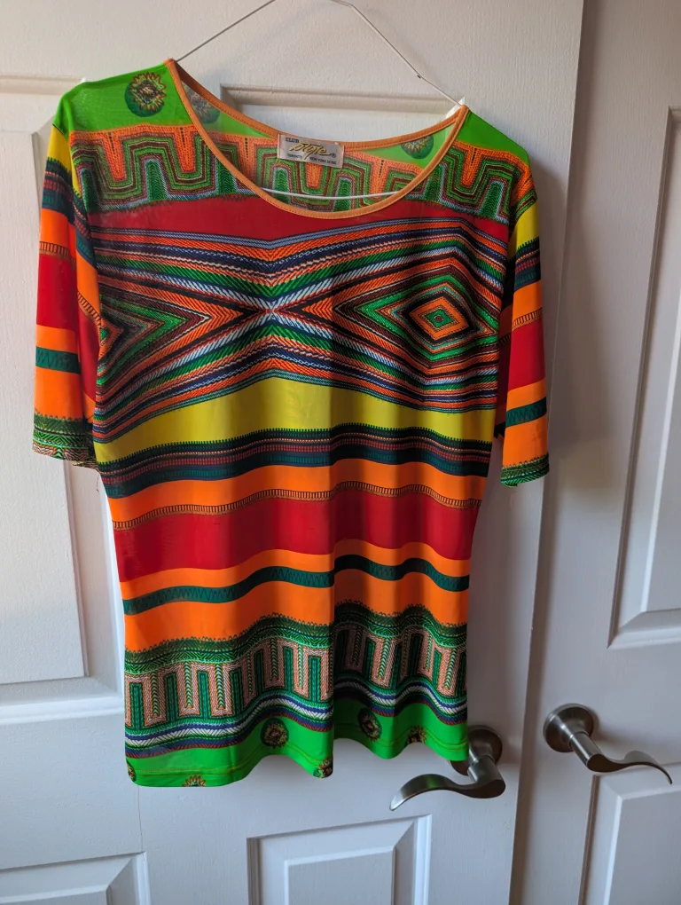 Colorful Pattern Top/ t-shirt size M 🇨🇦 thumbnail