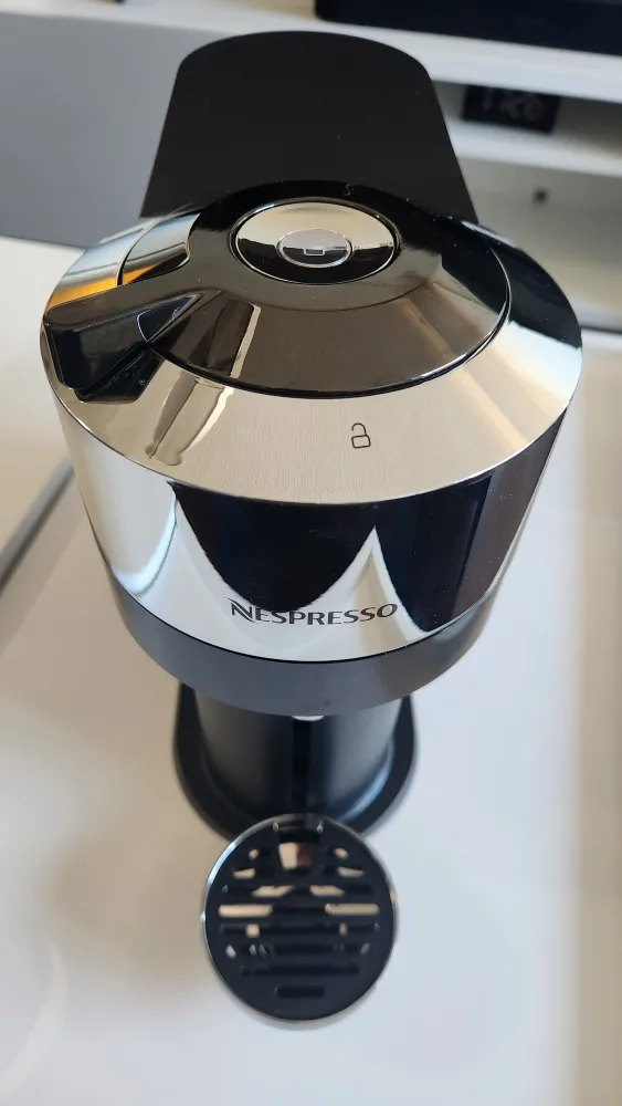 Nespresso Virtuo Next Deluxe by DeLonghi (Chrome Edition) image indicator(2)