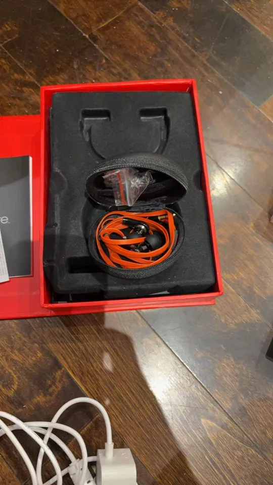 Beats by Dr. Dre Headphones image indicator(6)