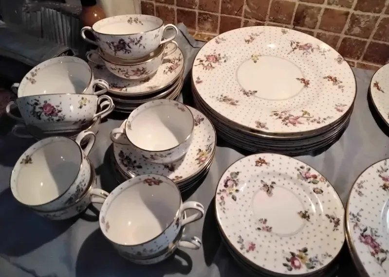 Royal Worcester "Astral " Set for 5 with Extras image indicator(3)