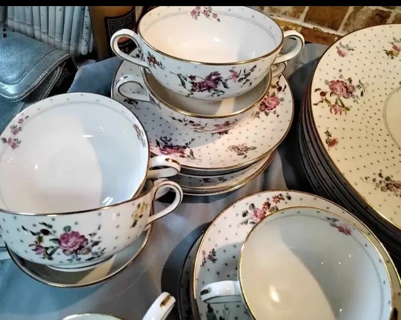 Royal Worcester "Astral " Set for 5 with Extras image indicator(4)