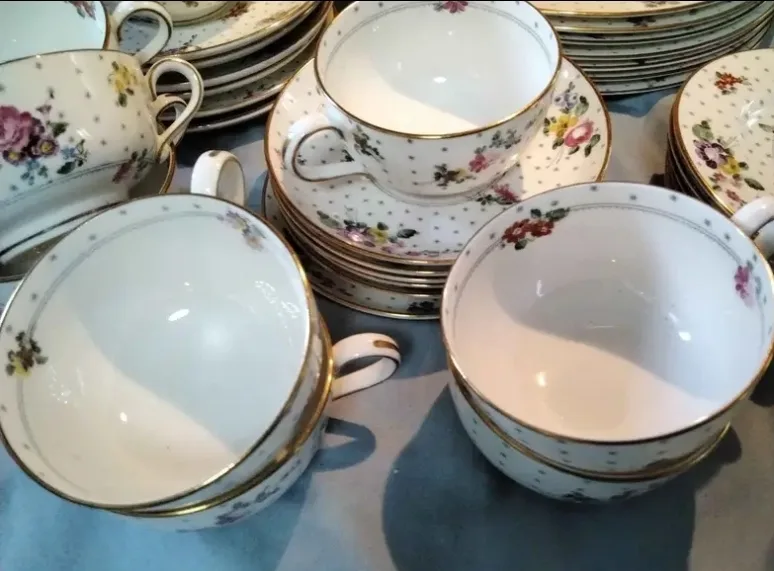 Royal Worcester "Astral " Set for 5 with Extras image indicator(5)