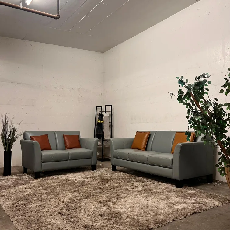 Palliser genuine leather sofa set. Couch and loveseat. Delivery thumbnail