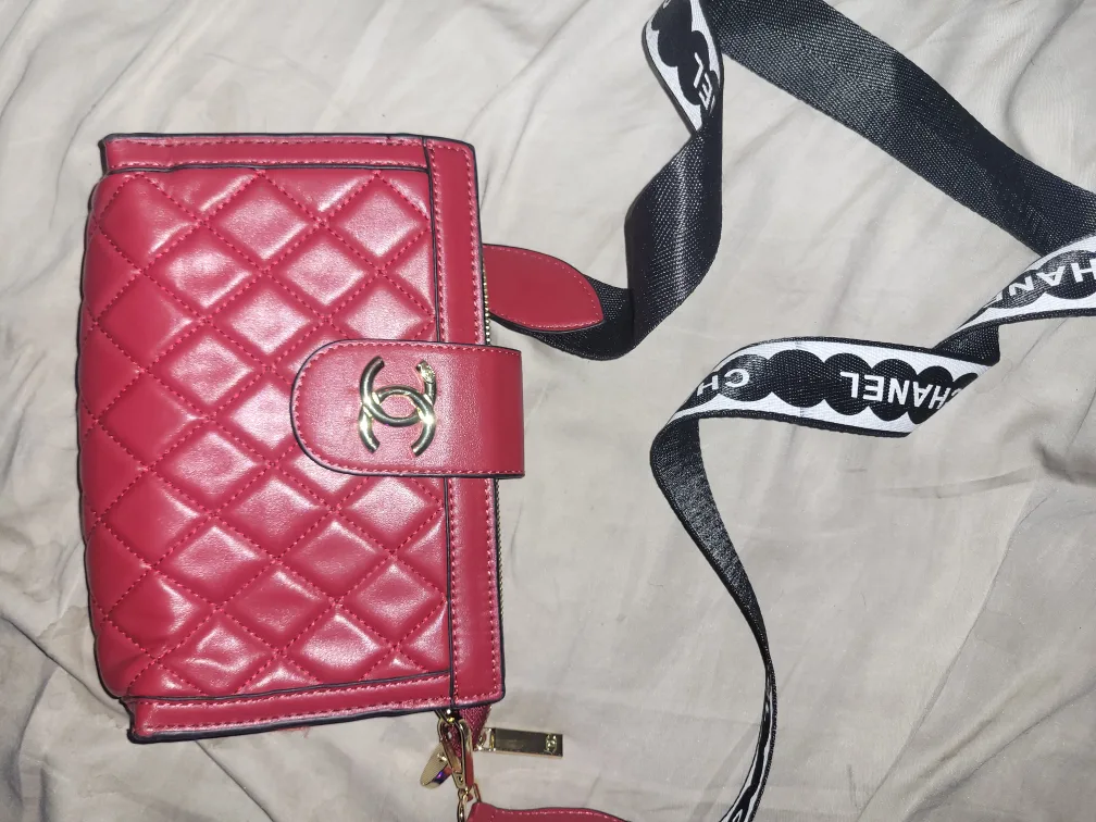 Chanel Red Quilted Wallet on Chain thumbnail