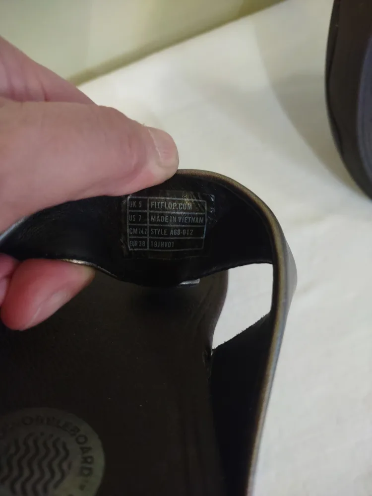 Fitflop A68-012 US 7 Sandals image indicator(3)