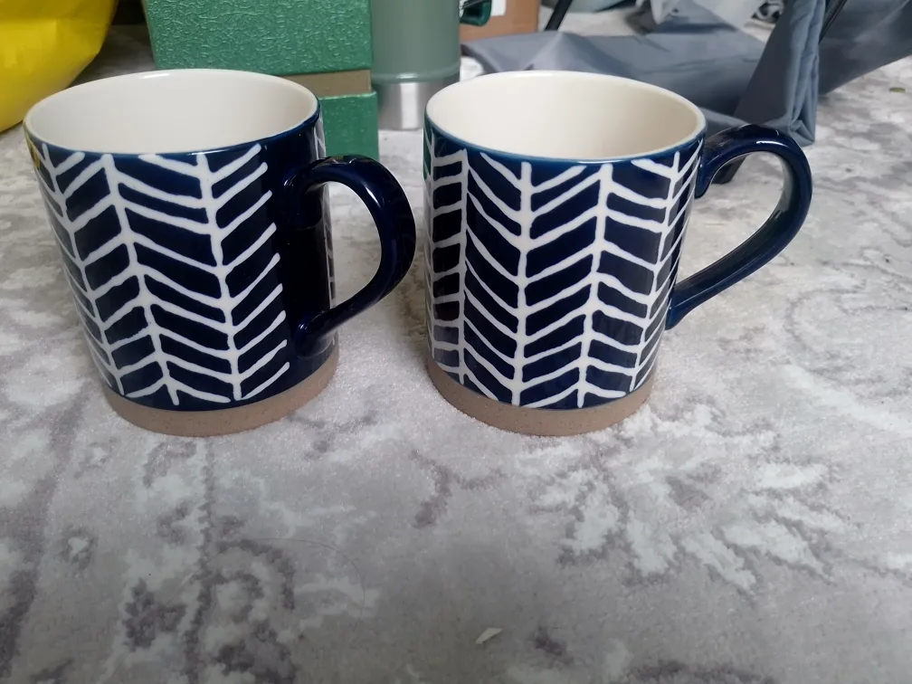 NEW 2 beautiful mugs thumbnail