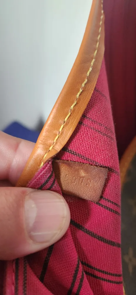 Louis Vuitton Neverfull MM Tote Bag image indicator(6)