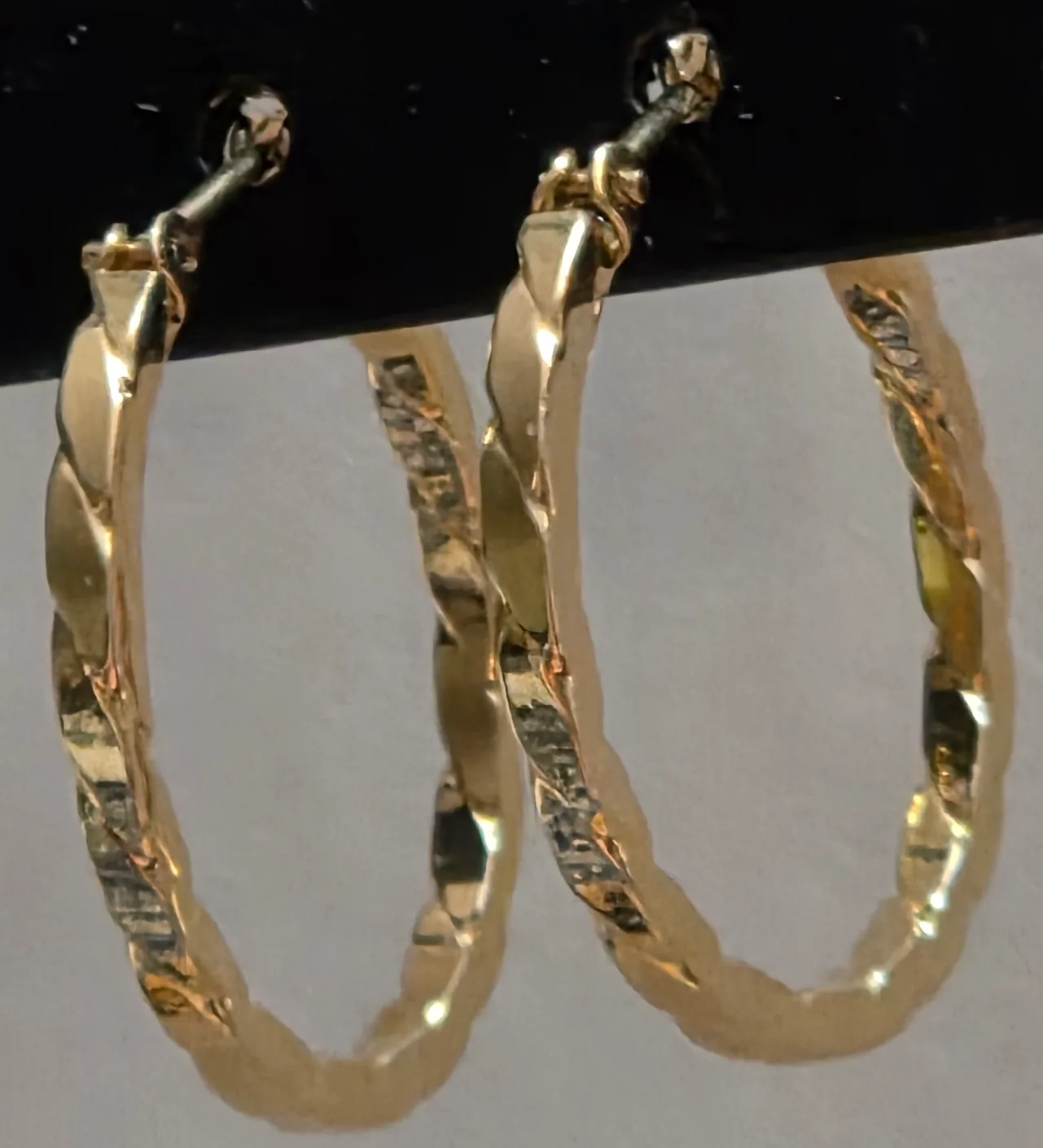 18k Italian Gold Hoop Earrings thumbnail