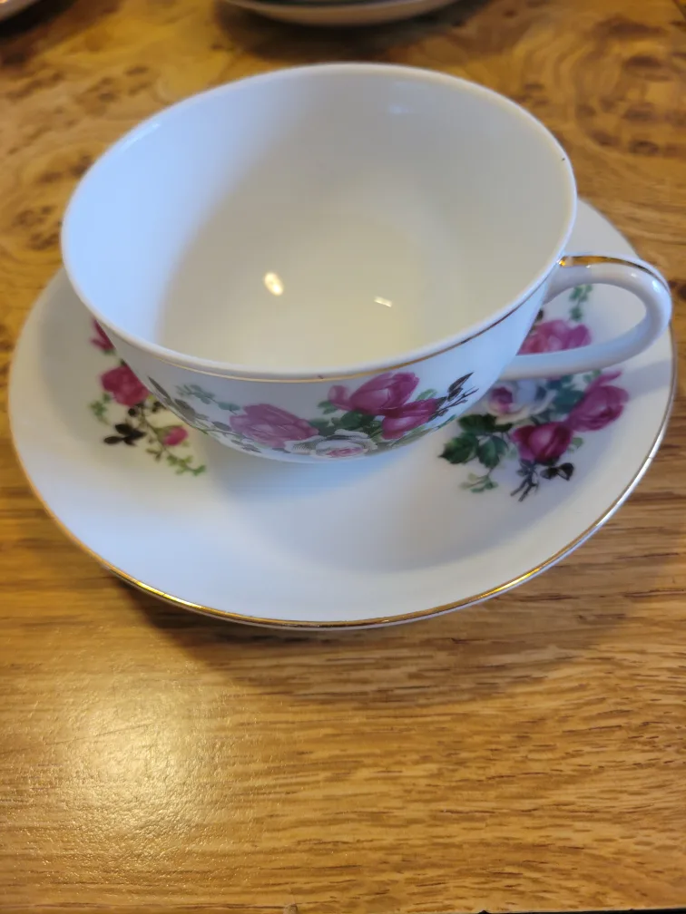 Floral Tea Cup & Saucer Set🇨🇦 thumbnail