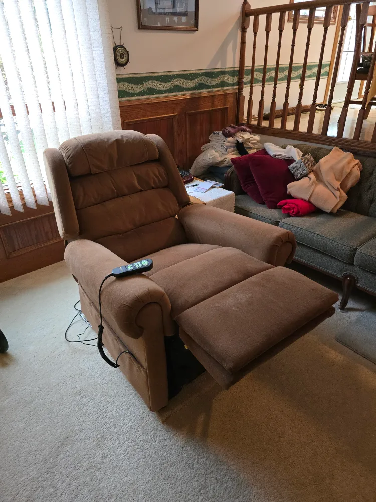 Golden Technologies Power Lift Recliner Chair thumbnail