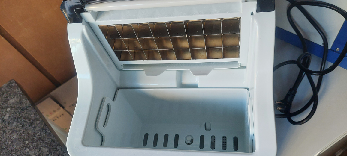 Ecozy Ice Maker - Model IM-SS440A - photo 3