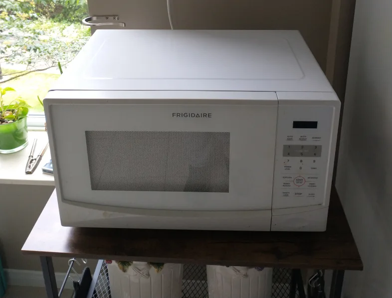 Frigidaire Microwave thumbnail