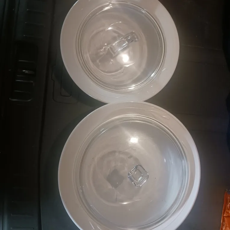 Set of 2 serving bowls with lids thumbnail